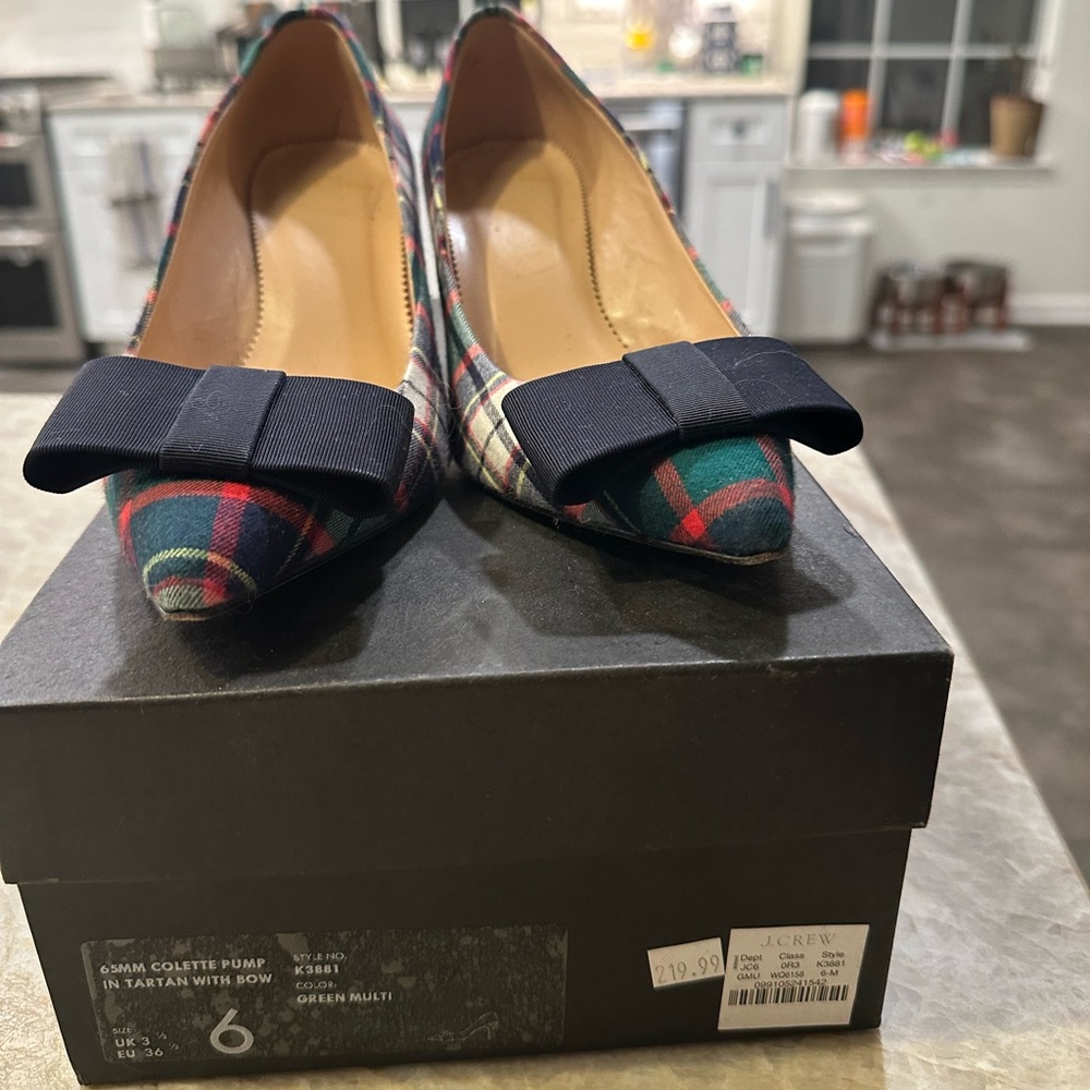 Jcrew 65 MM Colette Pump in Tartan with black bow. Size 6.